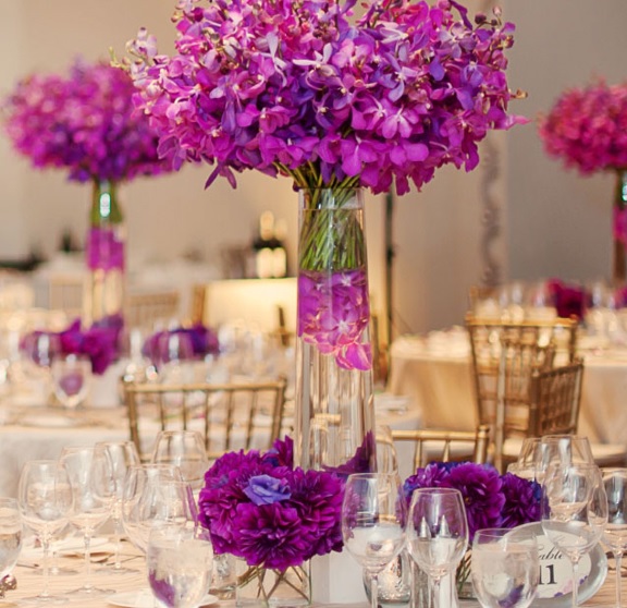 Mor düğün çiçek dekorasyon şarap